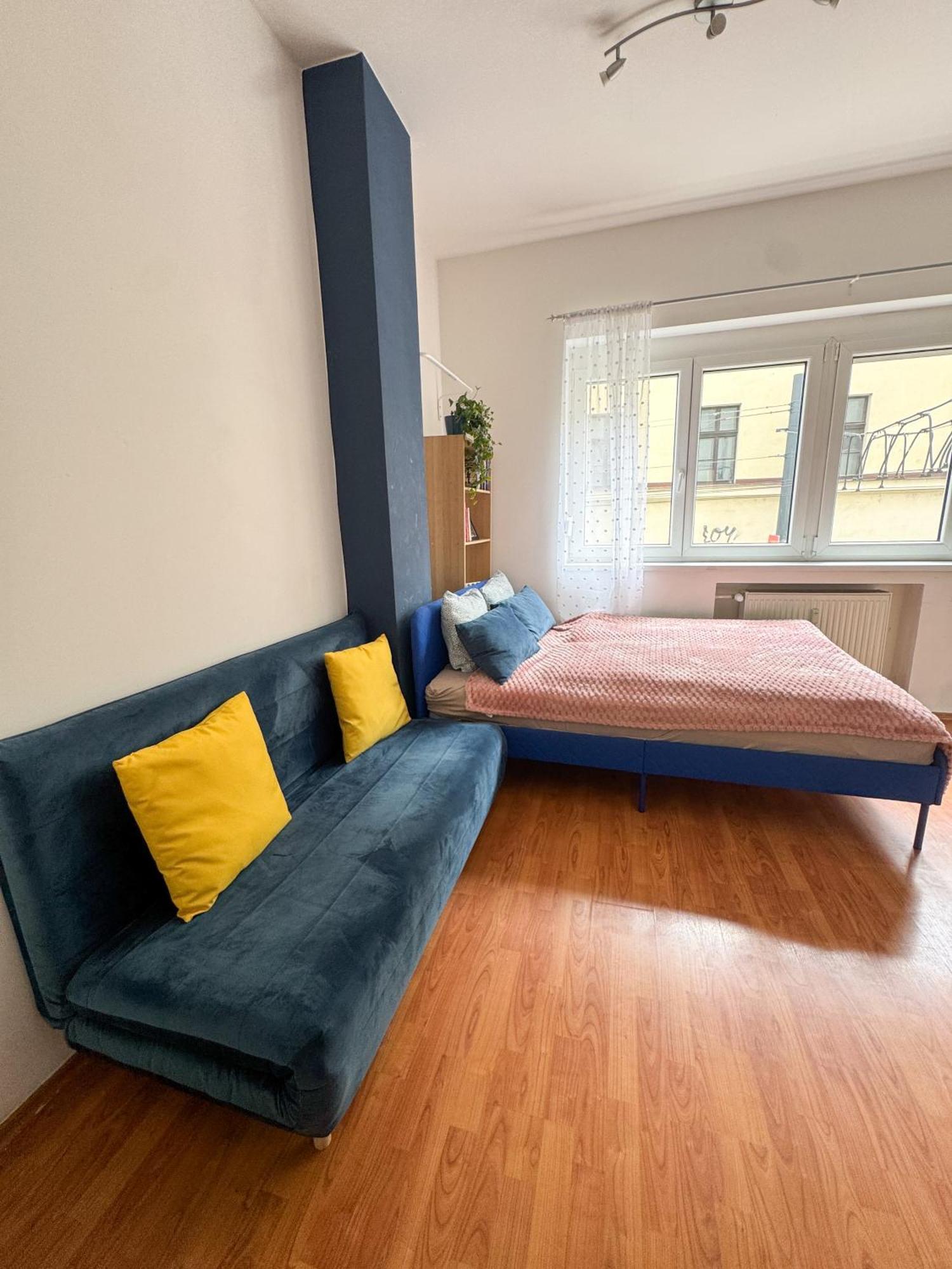 Old Town Cozy Studio In City Center Братислава Екстериор снимка