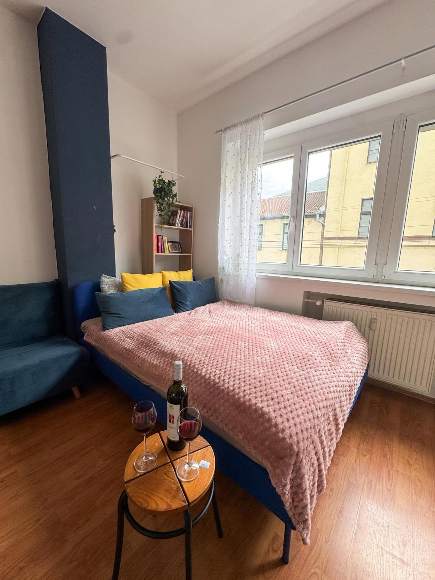 Old Town Cozy Studio In City Center Братислава Екстериор снимка